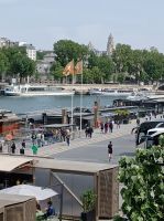 Schiffsanleger mit Sacre Coeur