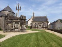 Kalvarienberg und Beinhaus in Guimiliau