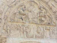 Radreise Frankreich: Loire - Tympanon des Haupteingangs von St. Benoit