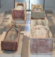 Radreise Frankreich: Loire - Die Liegefiguren der Herrscher*innen aus dem Hause Plantagenet in der Abtei Fontevraud