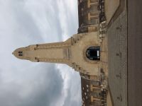 Der zentrale Turm des Beinhauses von Verdun