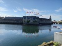 Wi ein steinernes Schiff wirkt die Ville Close von Cocarneau