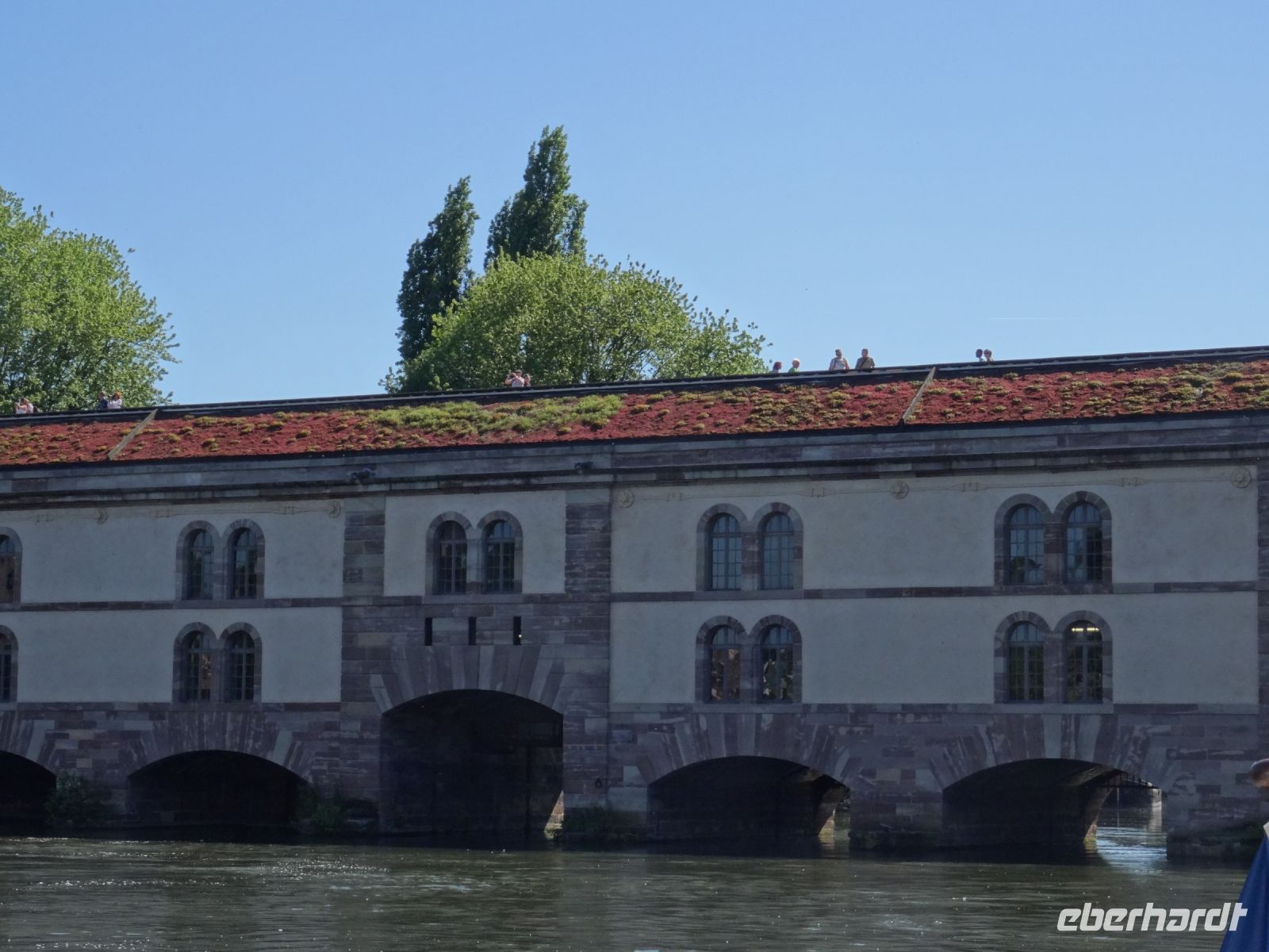 Rundfahrt auf der Ill - Wehranlage