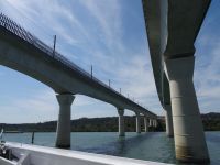 Unterquerung der längsten Brücke auf Rhone