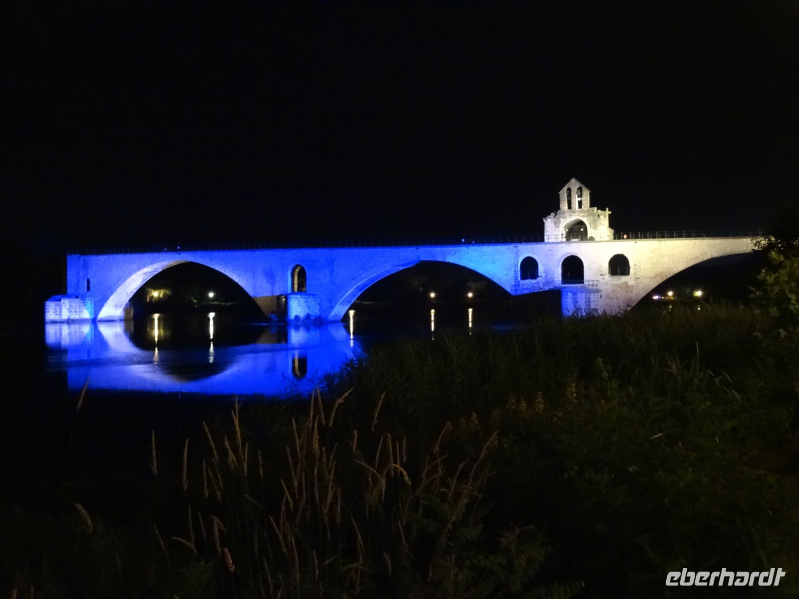 die Brücke von Avignon bei Nacht