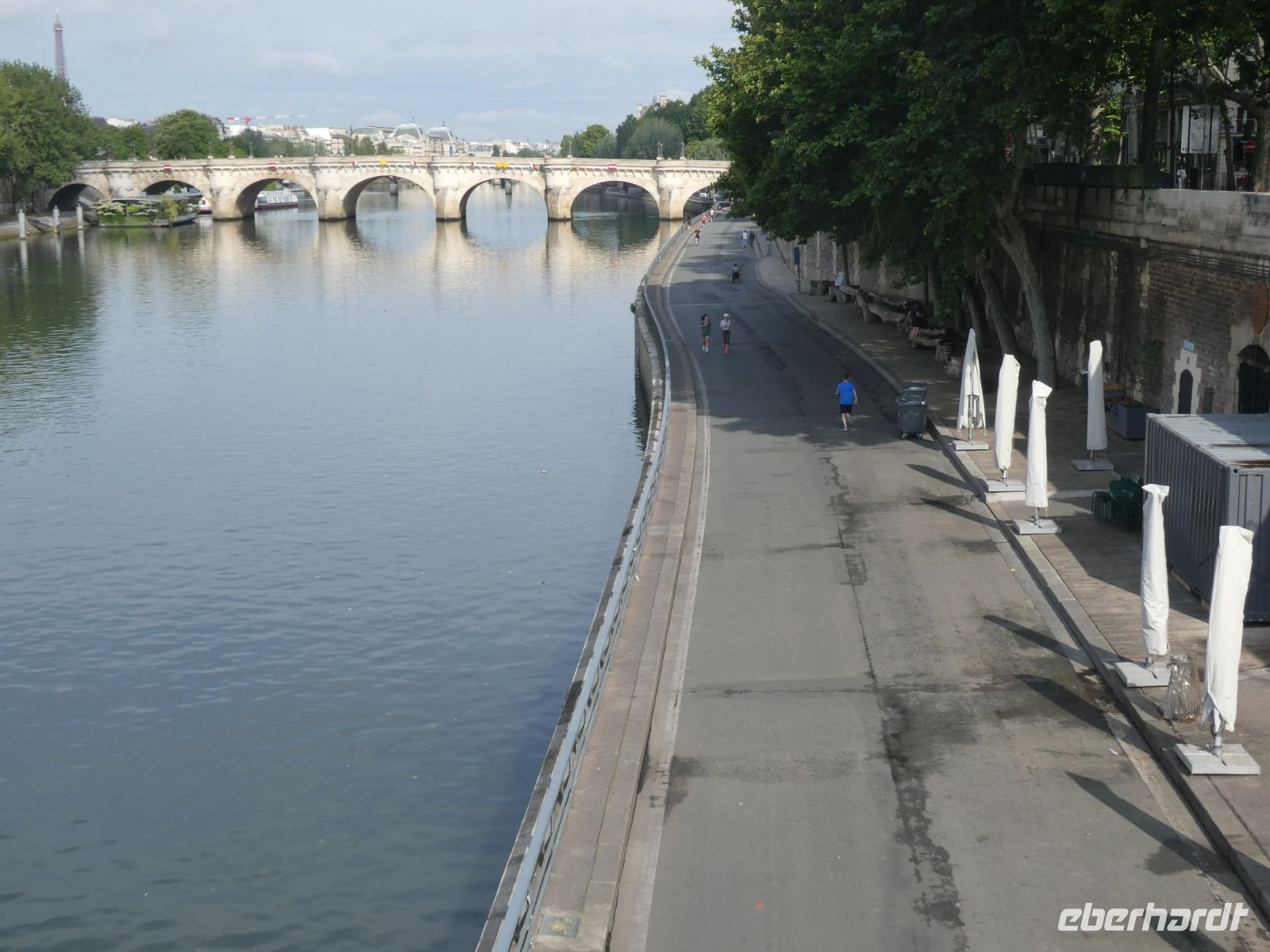 Pfingstsonntag am Morgen an der Seine 