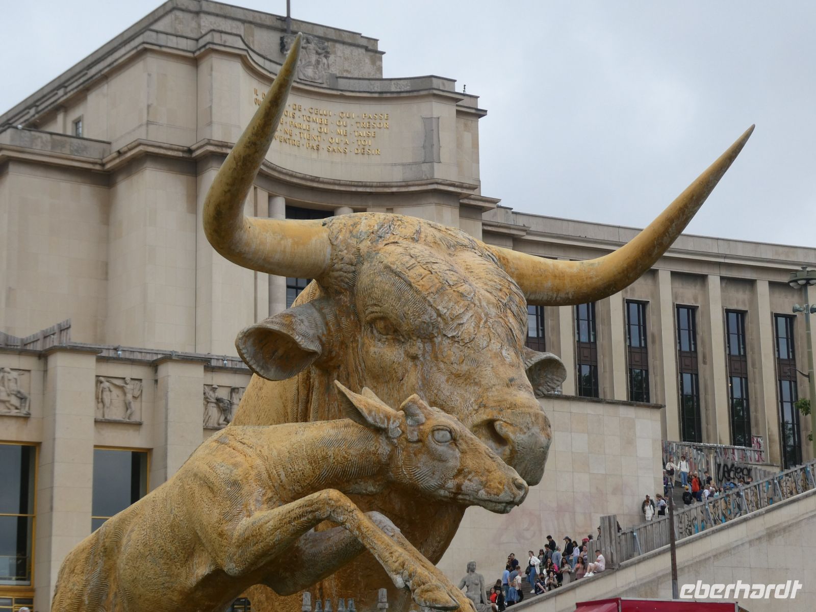 vor dem Palais Chaillot - Kunst der 30er