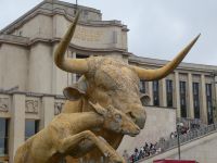 vor dem Palais Chaillot - Kunst der 30er