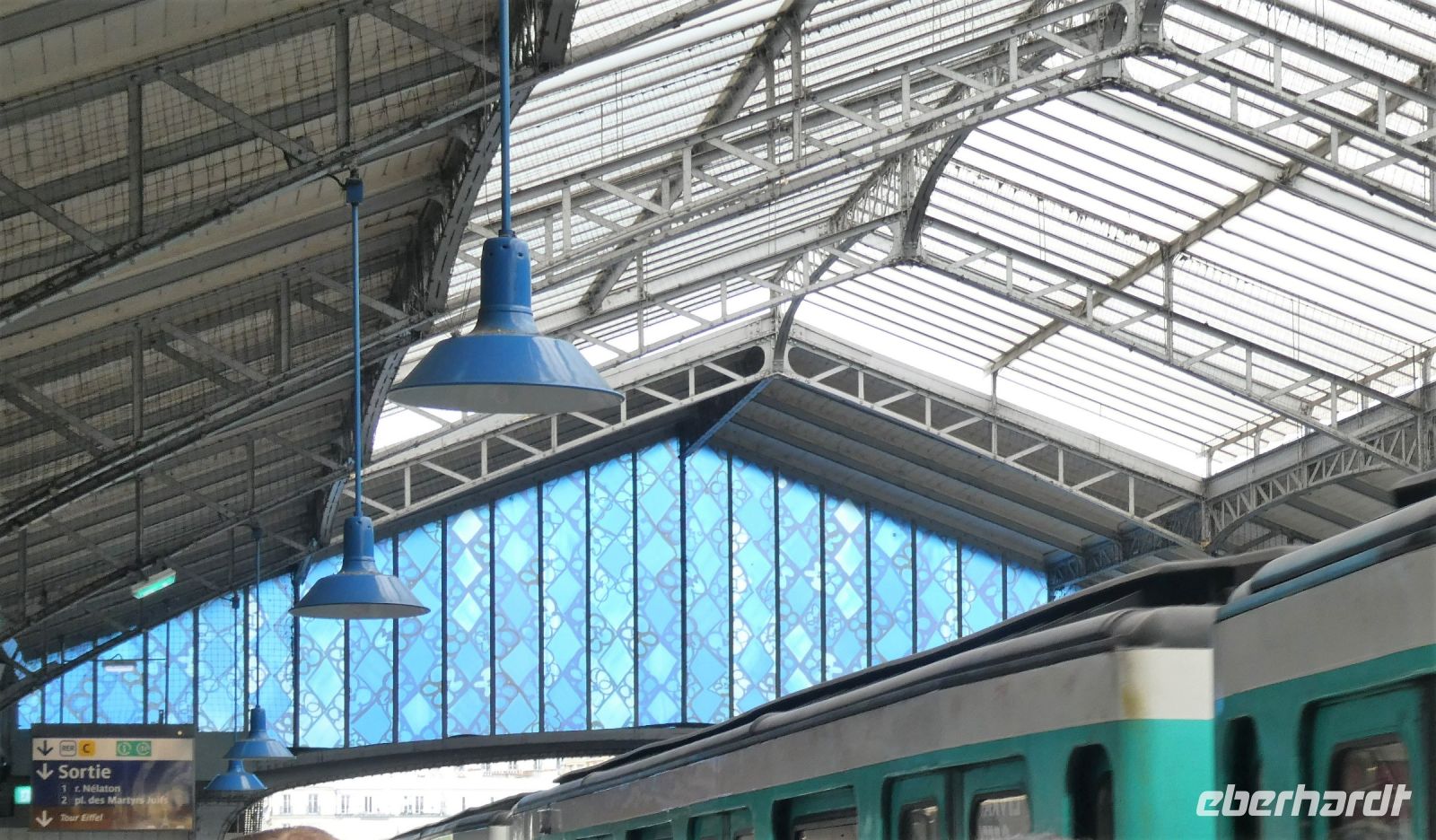 Fahrt mit der Metro ab Station 