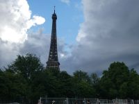 es gibt ja blauen Himmel