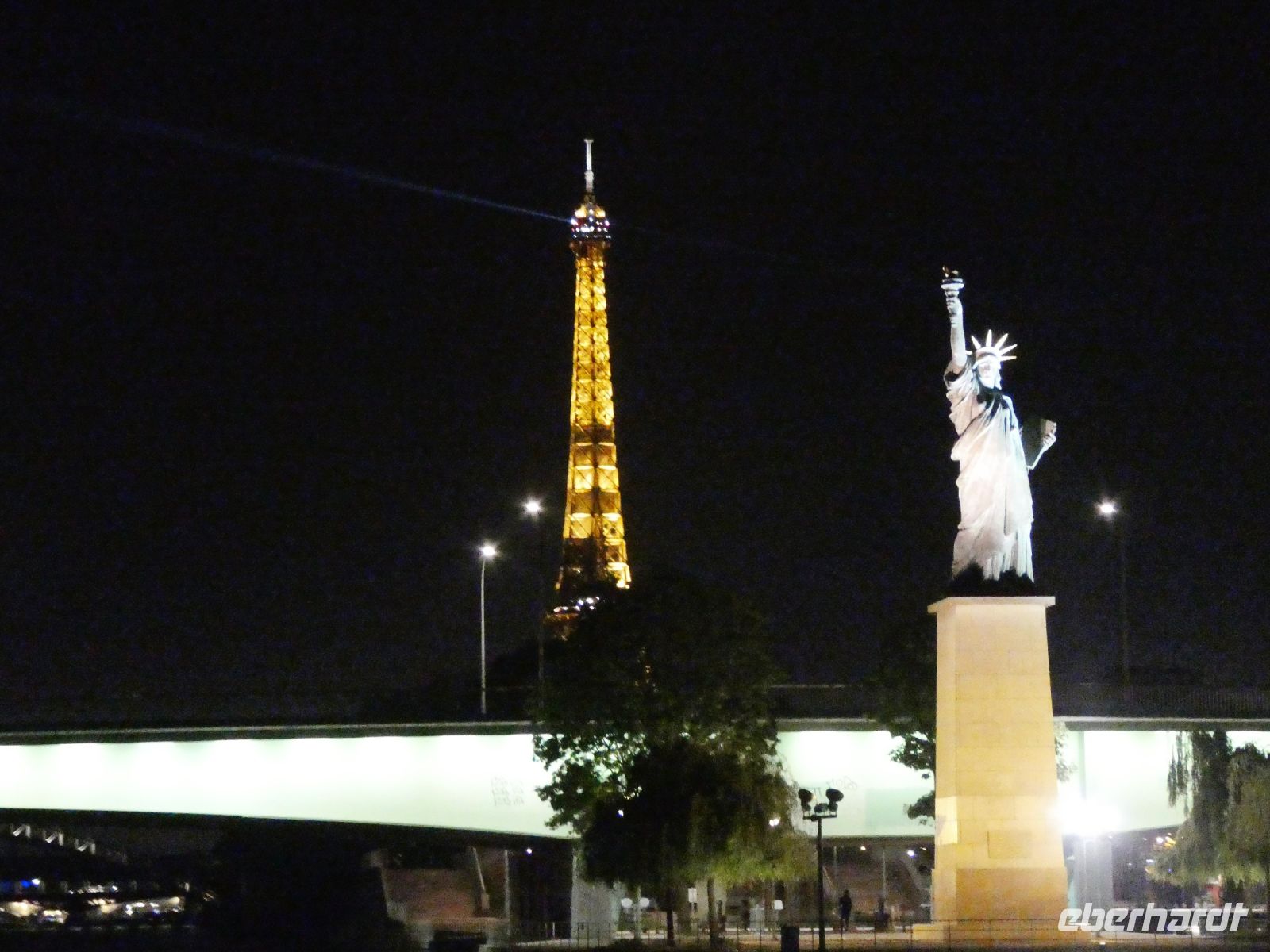 eine der Pariser Freiheitsstatuen