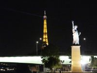 eine der Pariser Freiheitsstatuen