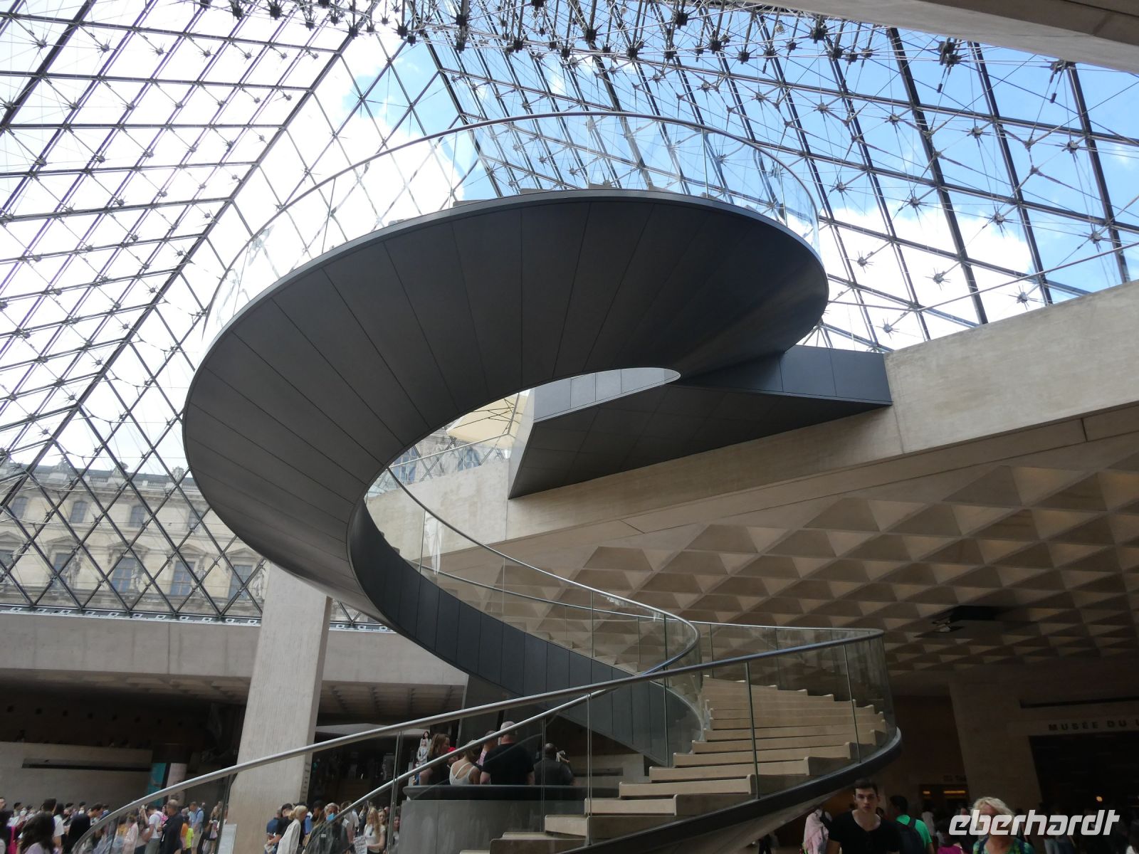 Wendeltreppe in der Glaspyramide