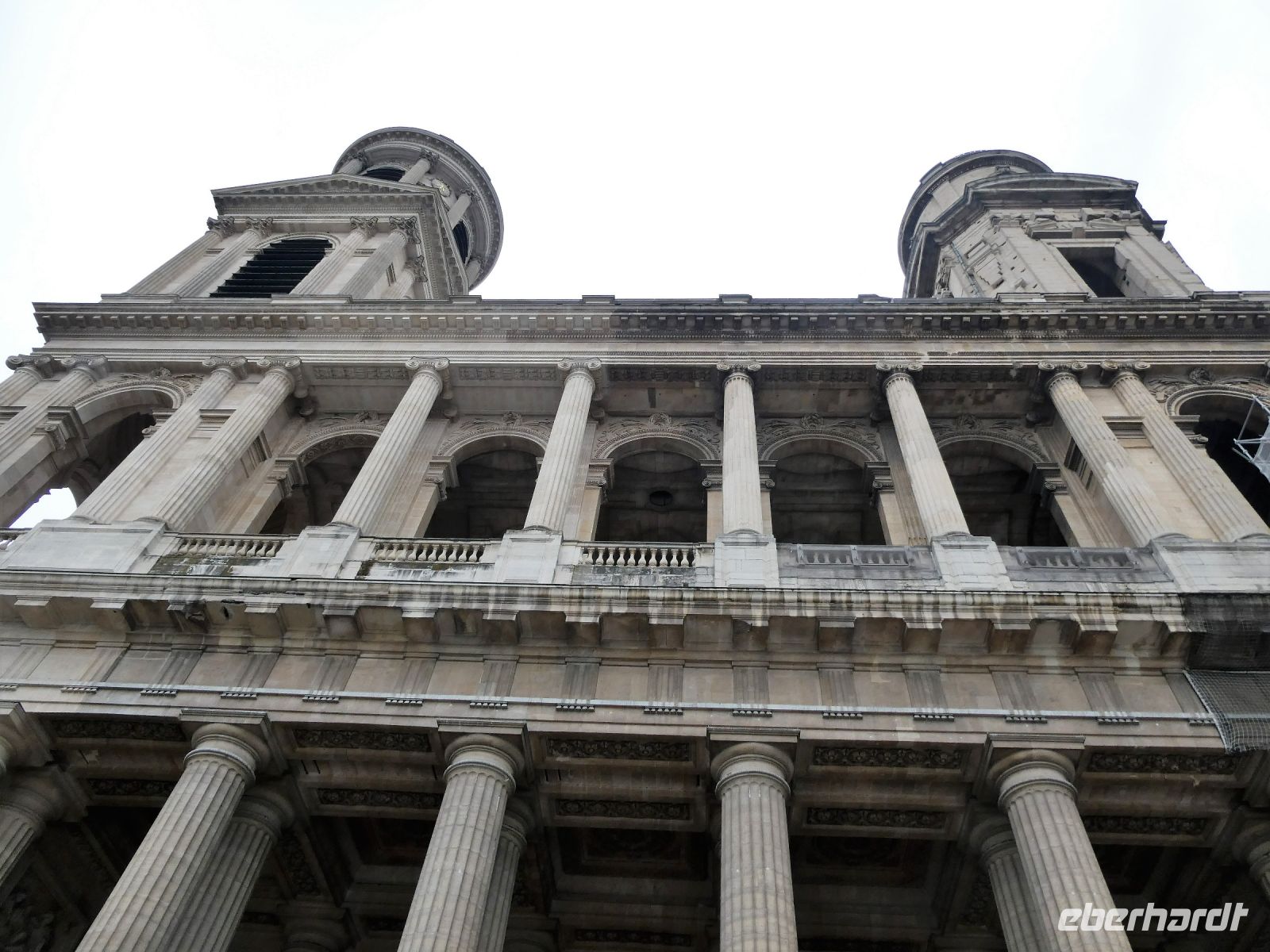 ist das eine Kirche? Ja - Portal von 