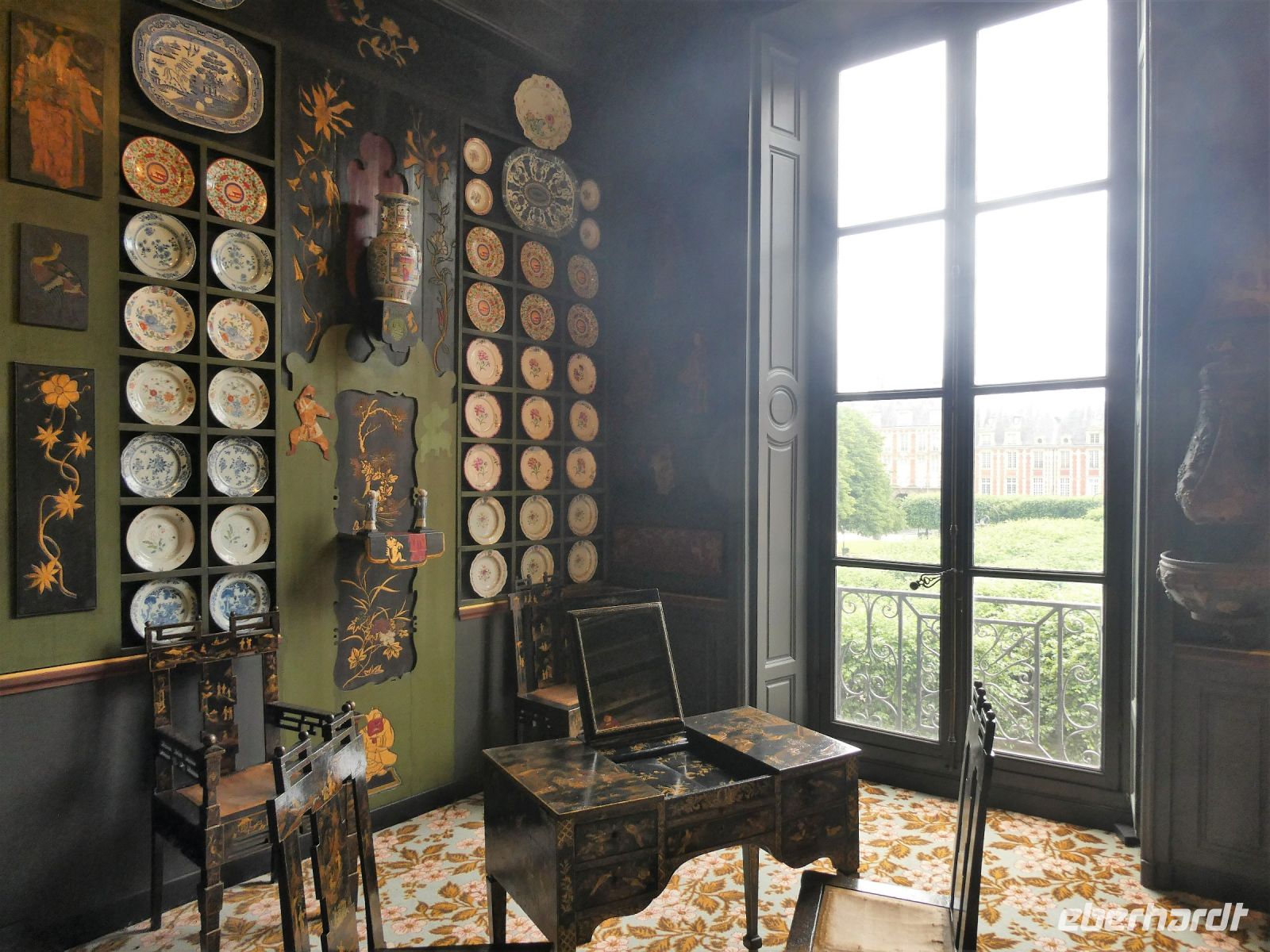 kostbare Lackmöbel und chin.Porzellan