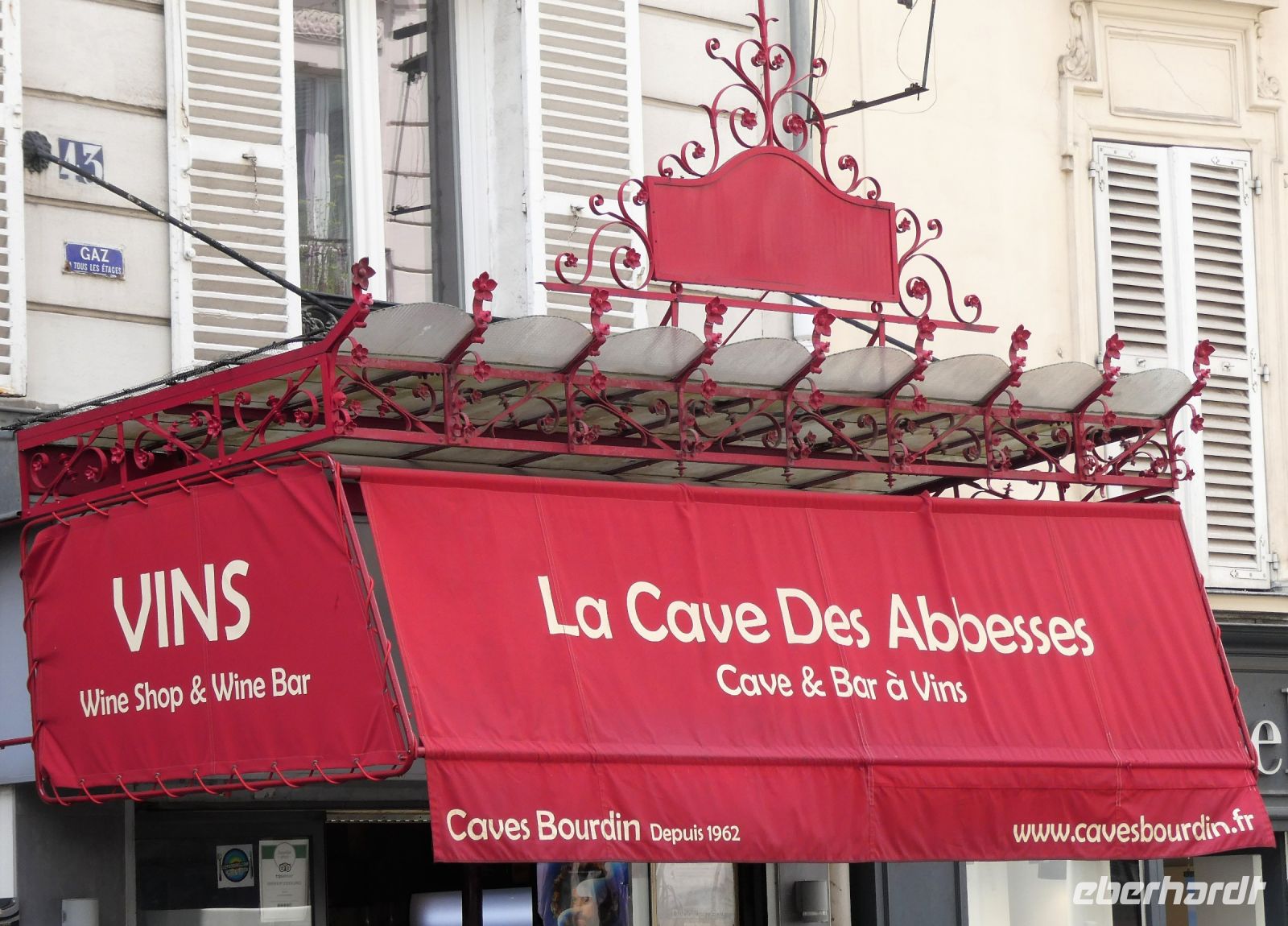 altes Vordach eines Geschäftes