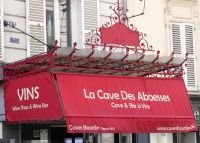 altes Vordach eines Geschäftes