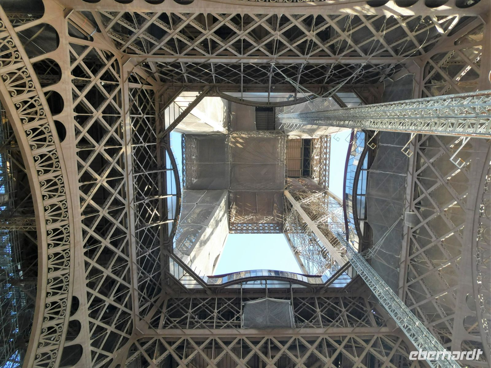 durch die Mitte nach Oben