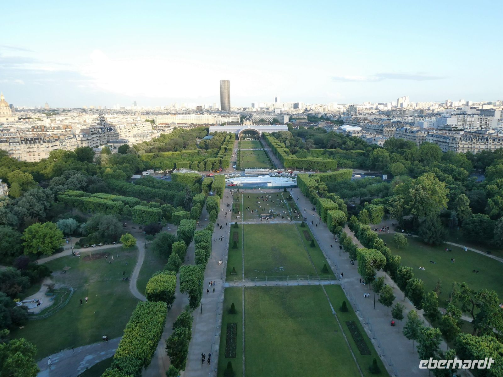 und zur Konkurrenz (Tour de Montparnasse)