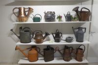 Tag 8 04.06.2022 Vauville, Sammlung alter Gartengeräte