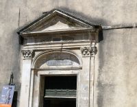 Eingang zum Krankenhaus 