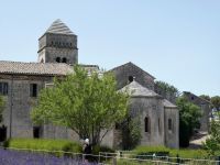 und angenehme Stille im Garten außer der 