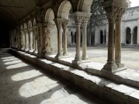 zurück in Arles: im Kreuzgang des Klosters 