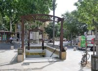 Zugang zu einer Passage an der Rotonde