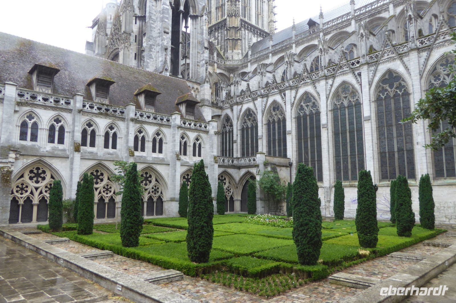 Tag 2 19.06.2022 Rouen, Kreuzgang