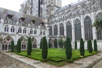 Tag 2 19.06.2022 Rouen, Kreuzgang