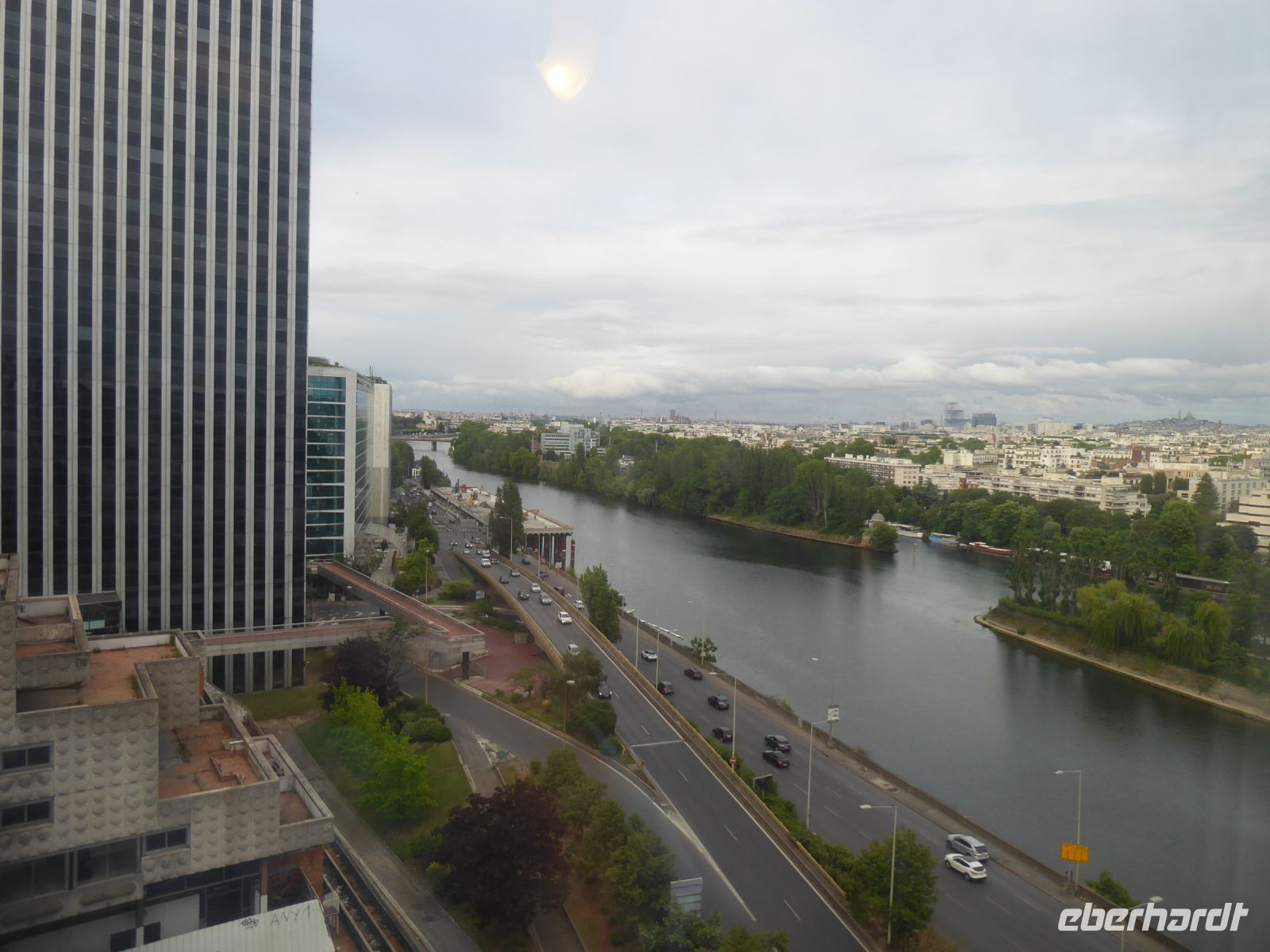 Tag 8 25.06.2022 Paris, La Défense, Blick über die Seine vom Ibis-Hotel
