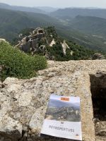 Frankreich - Rundreise Okzitanien: Blick auf die untere Burg des Chateau de Peyrepertuse