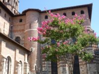 Basilika mit Blumenschmuck