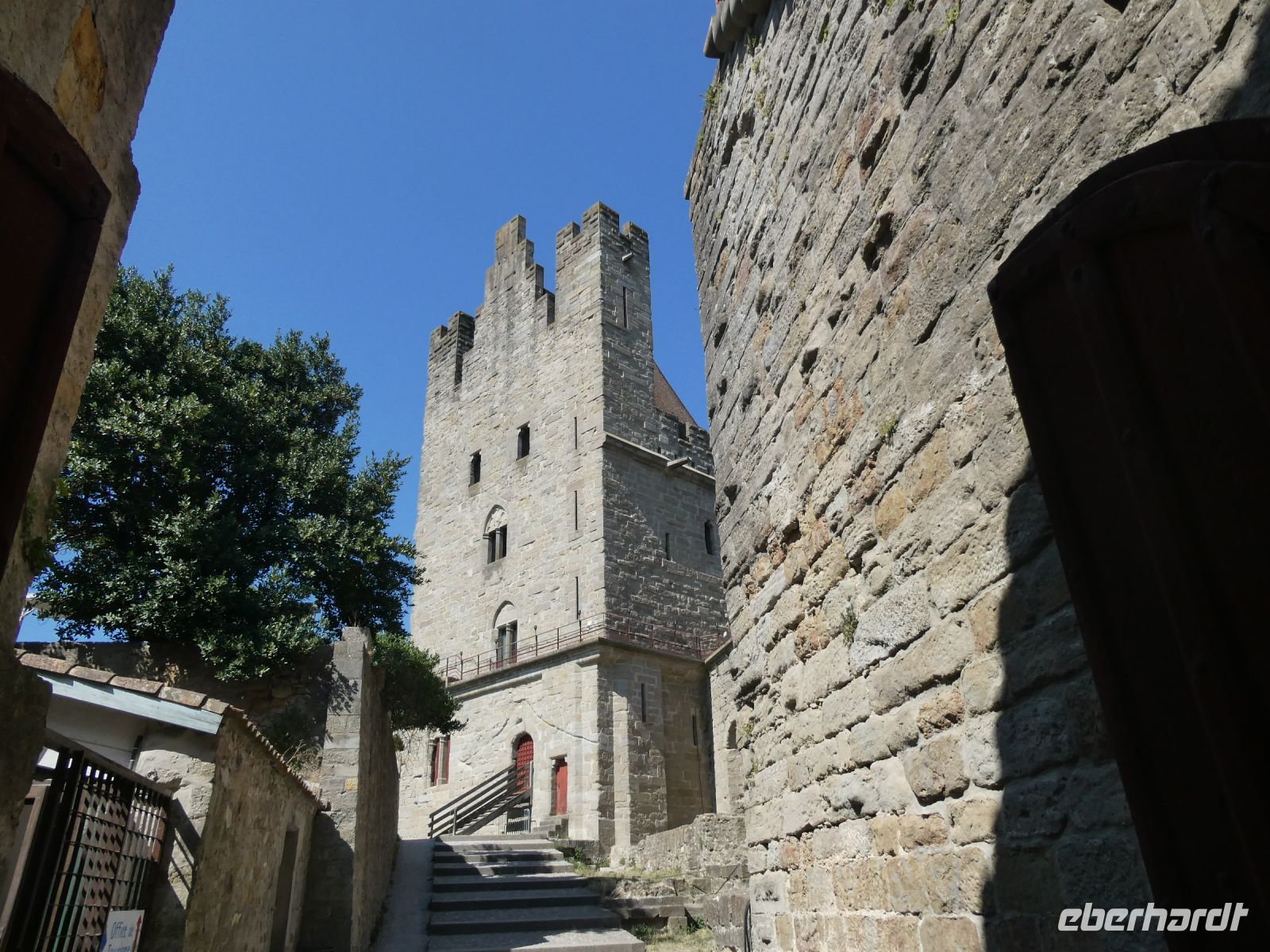 Schutz durch hohe Mauern