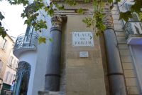 am alten römischen Forum von Arles