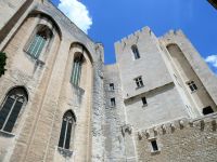 Mauern des Papstpalastes