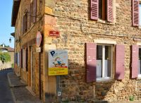 willkommen im Dorf Vaux-en-Beaujolais