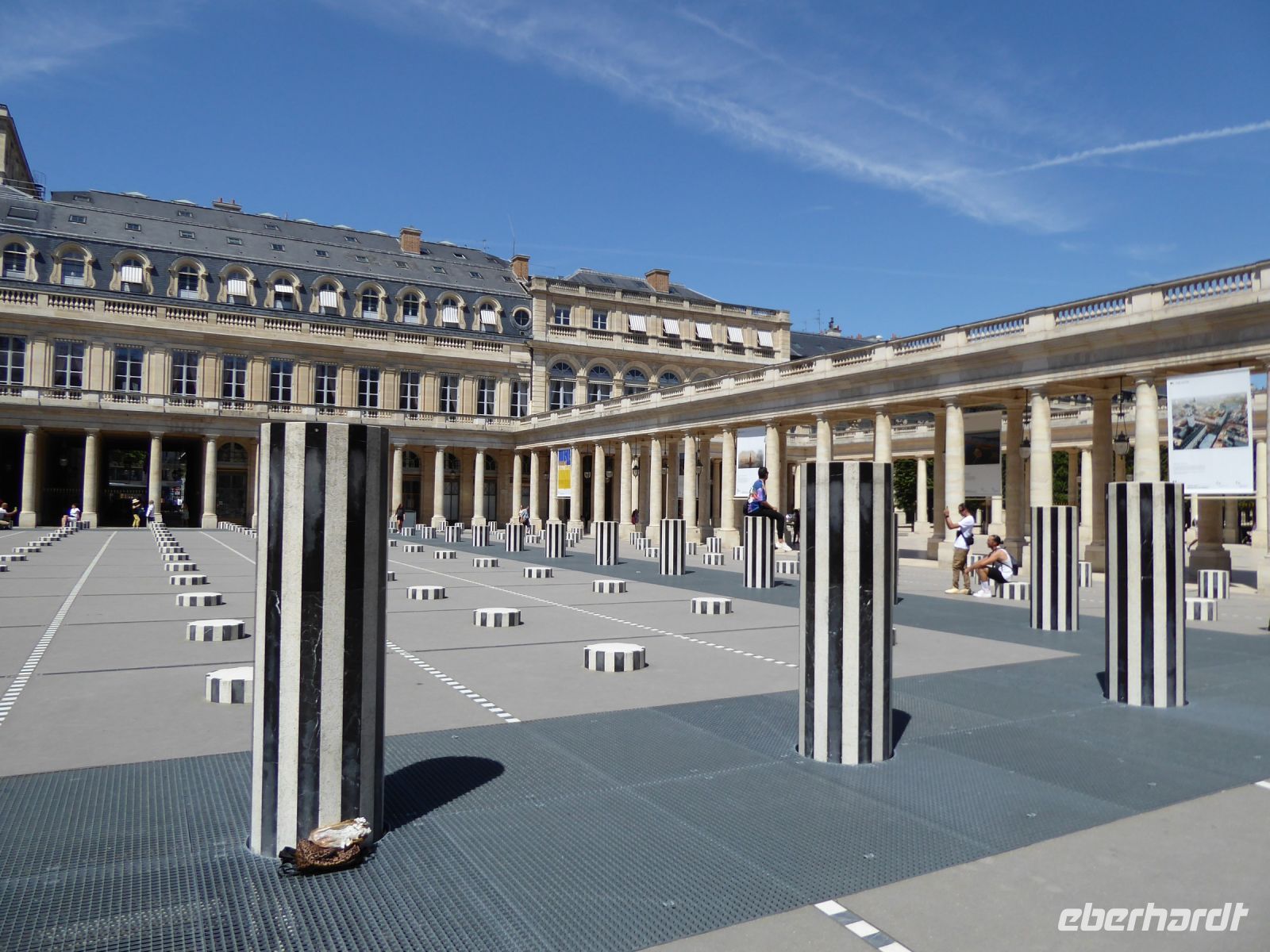 Paris Petit Tag 2 25.07.2022 Kunstwerk von Daniel Buren im Palais Royal