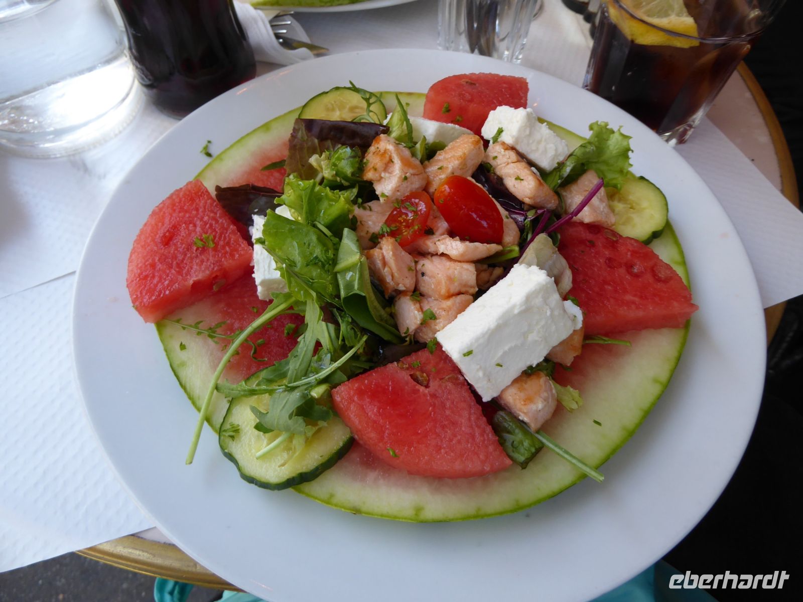 Paris Petit Tag 5 27.07.2022 fruchtiger Salat im Restaurant St. Jean
