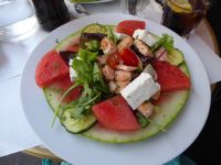 Paris Petit Tag 5 27.07.2022 fruchtiger Salat im Restaurant St. Jean