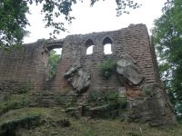 Ruine neben Hohkönigsburg
