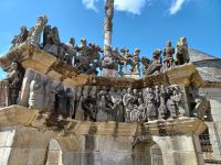 Figurenschmuck, Kreuzigungsgruppe