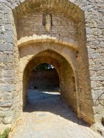 Haupteingang (Nordtor) in die Templerburg La Couvertoirade