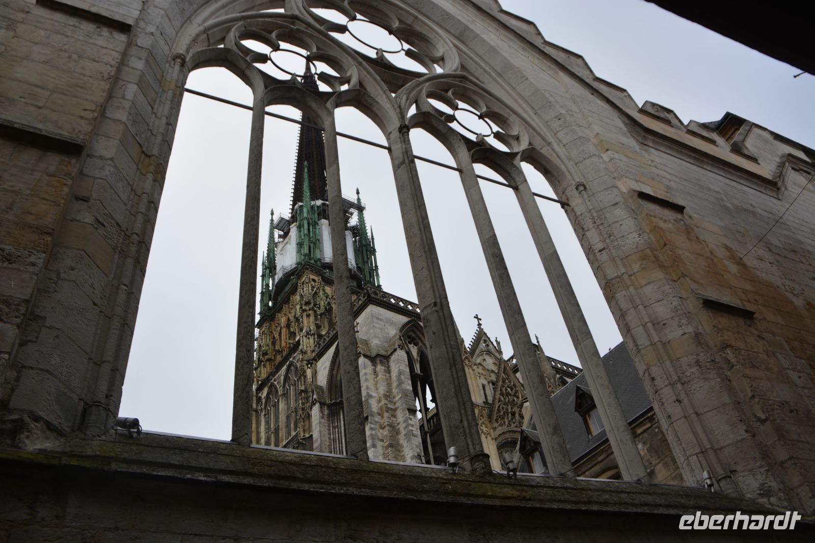 Durchblick zum Vierungsturm der Kathedrale von Rouen