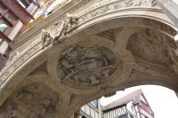 Nahaufnahme des Torbogens