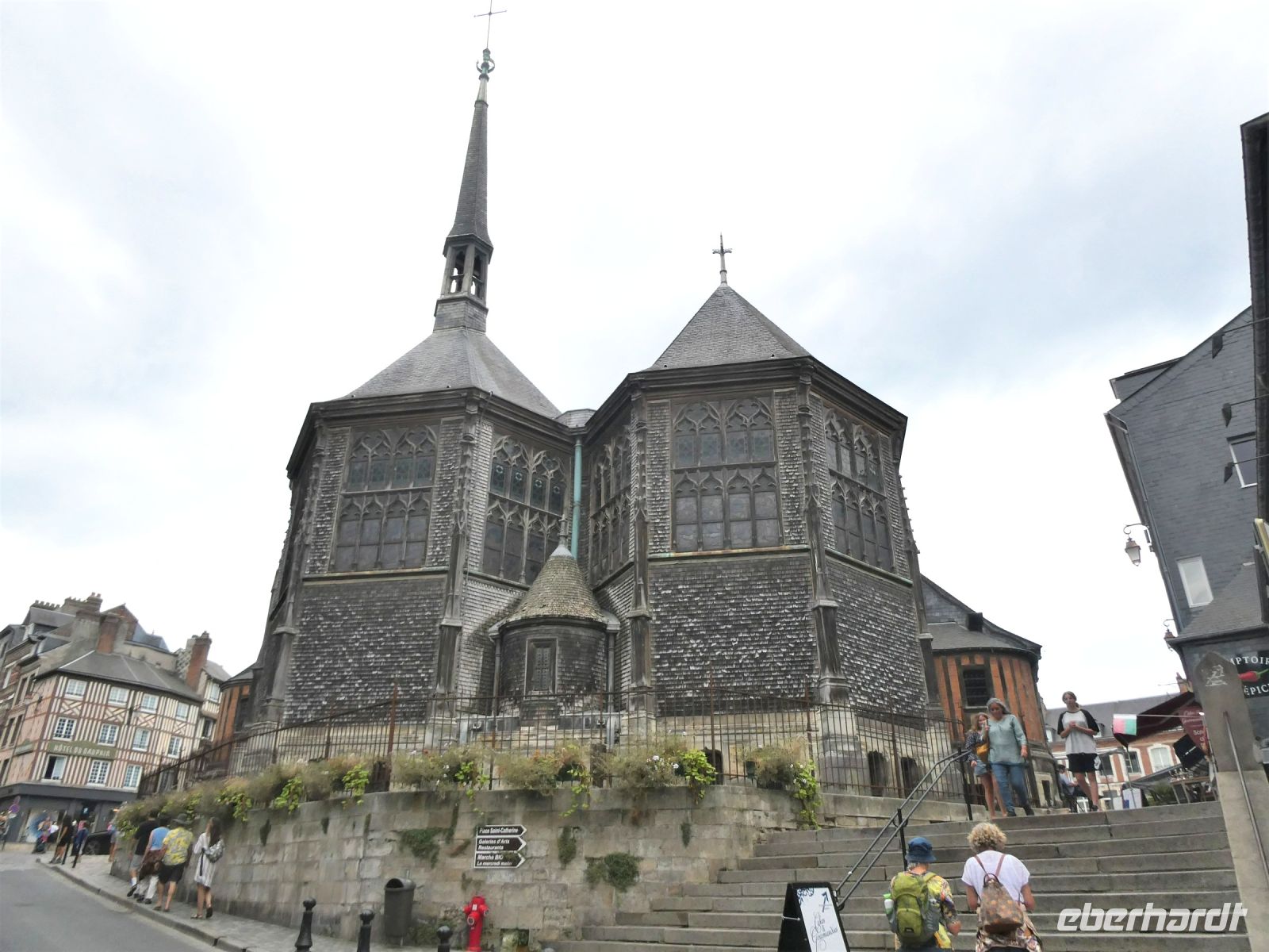 vor der Kirche Ste.Cathérine
