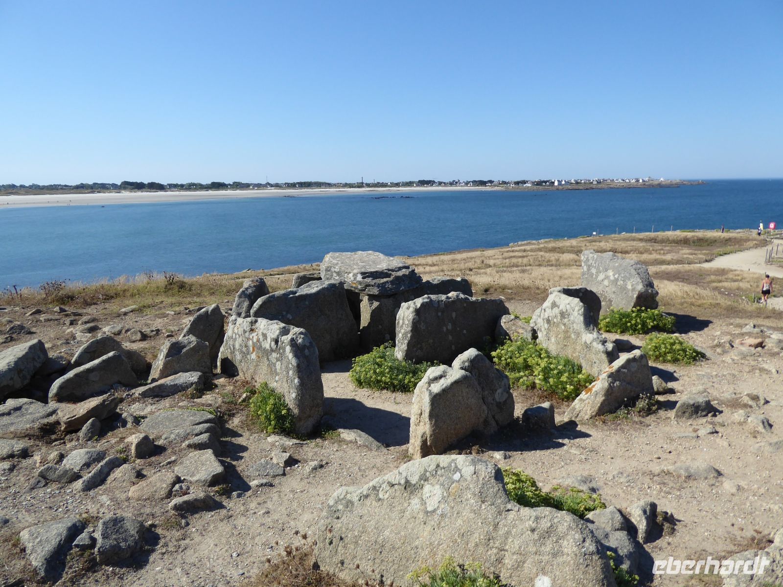 Tag 5 10.08.2022 Strandwanderung auf der Halbinsel Penmarch, Megalithgrab