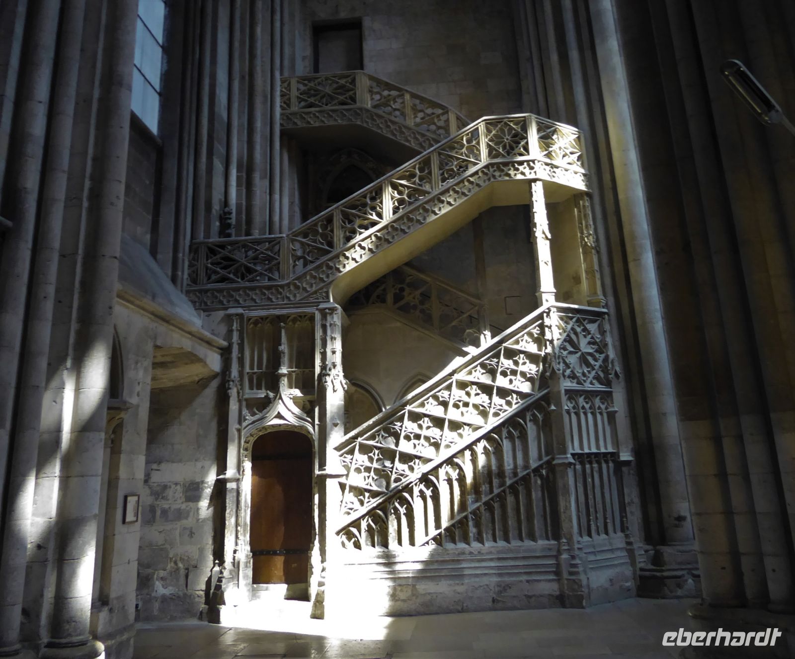 Tag 10 15.08.2022 Stadtführung in Rouen, Treppe zur Bibliothek