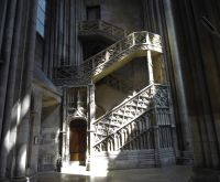 Tag 10 15.08.2022 Stadtführung in Rouen, Treppe zur Bibliothek