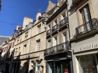 unterschiedliche Baustile und Epochen auf engsten Raum in Dijon